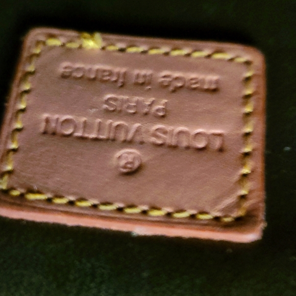 Louis Vuitton Authentic Vernis Square Tote - Picture 4 of 7